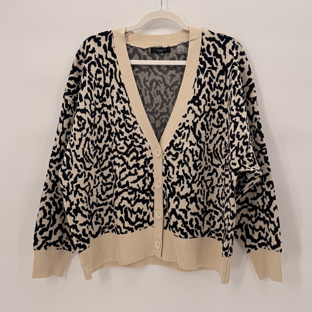 T Tahari NWT Zebra Ivory Black Jacquard V Neck Cardigan Women’s Plus Size 2X - Picture 2 of 9